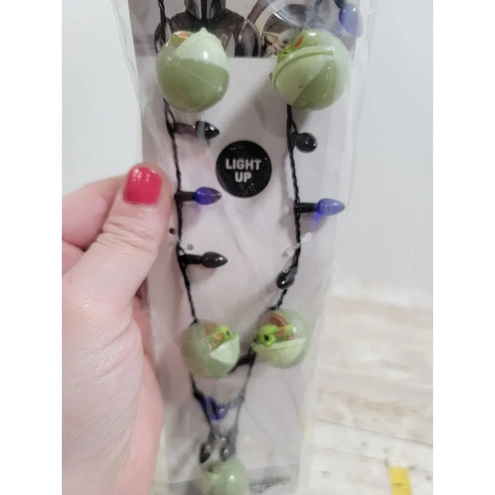 Baby Yoda Grogu The Child Light Up Necklace Mandalorian Disney‎ Star Wars Blinks